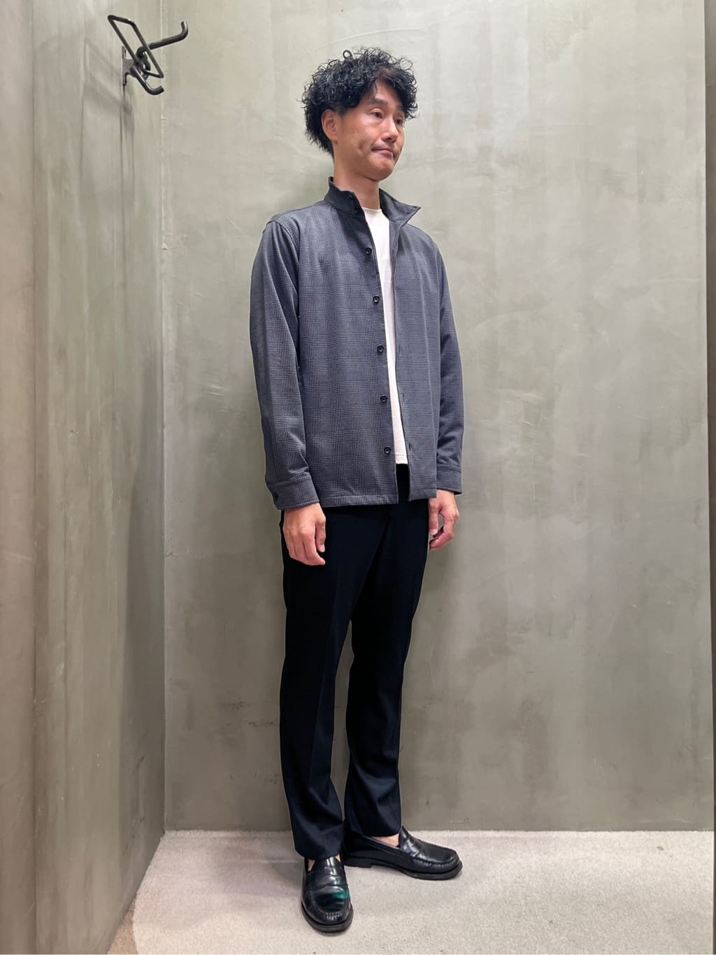 mutoさんの「TAKEO KIKUCHI｜【ONOFF対応】TRダブルニット ストレッチパンツ」を使ったコーディネート