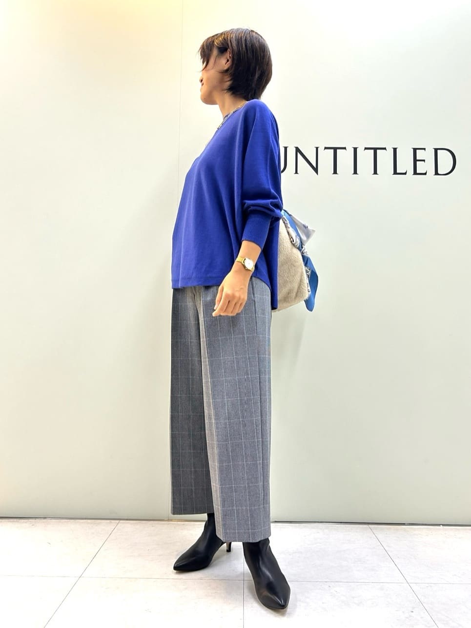 Mikiさんの「UNTITLED｜【手洗い／88cm正方形】エンブレムプリントスカーフ」を使ったコーディネート