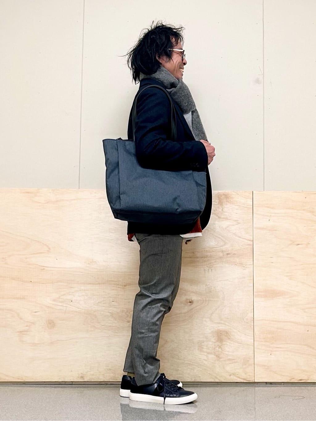 KENJI Iさんの「THE SHOP TK｜【オールシーズン穿ける！】7DAYSストレッチへリンボンパンツ　ON&hArr;OFF兼用」を使ったコーディネート