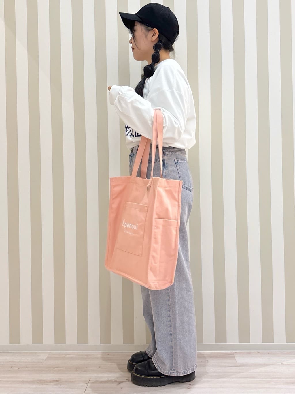 まろんさんの「SHOO･LA･RUE｜◆【推し活にも】うちわが入るトートバッグ」を使ったコーディネート