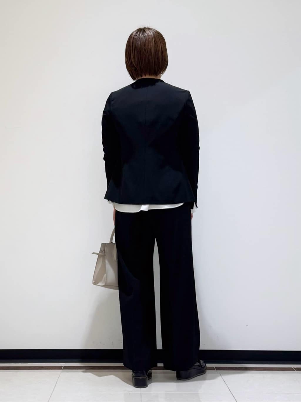 mikaさんの「INDIVI｜【洗える／UVケア／スーツ】ストレッチノーカラージャケット」を使ったコーディネート
