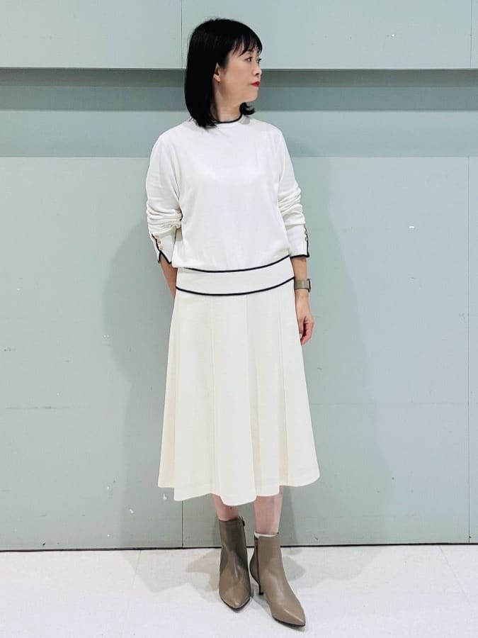 makiさんの「UNTITLED｜【手洗い／88cm正方形】エンブレムプリントスカーフ」を使ったコーディネート