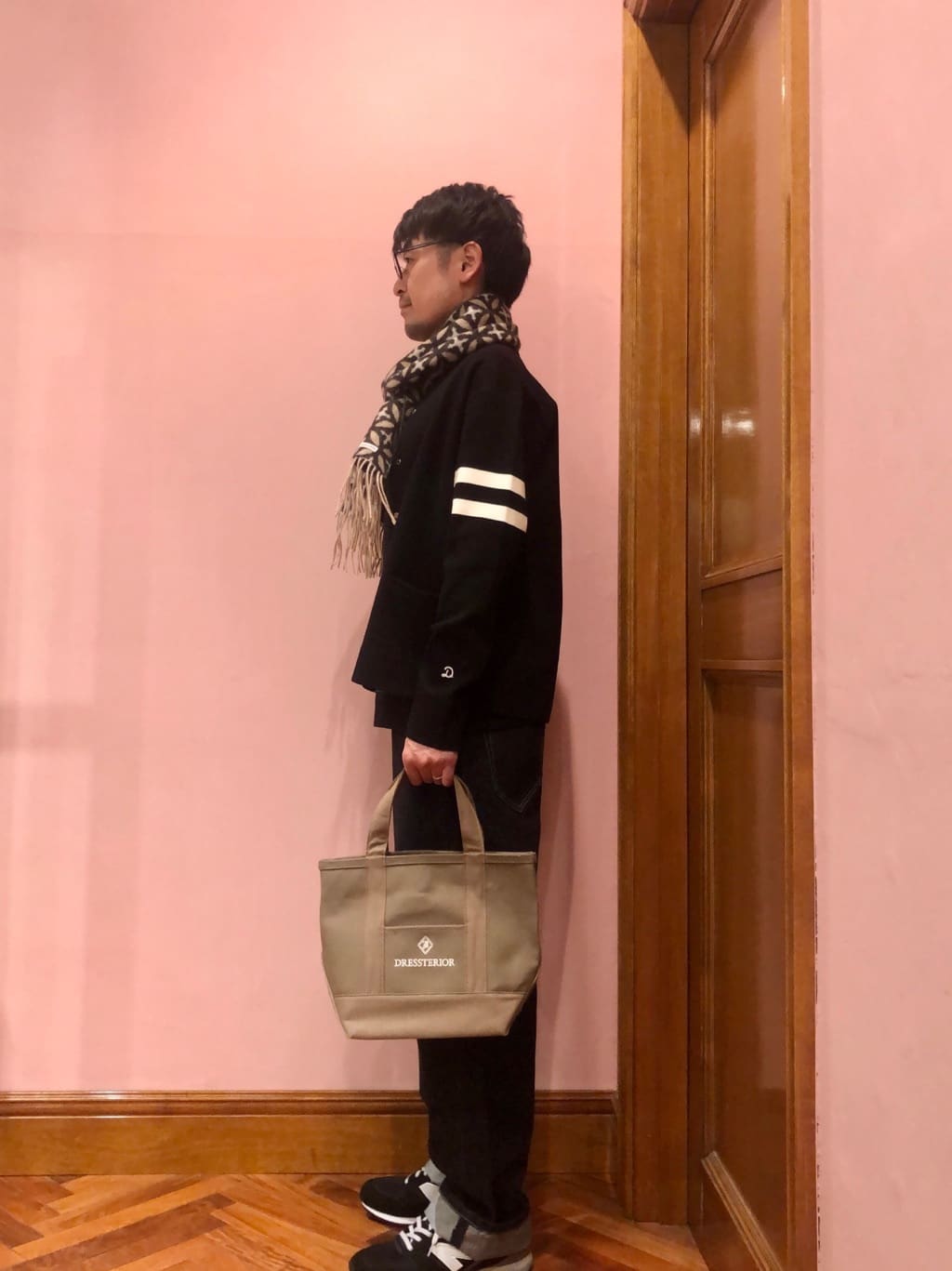OKJさんの「DRESSTERIOR｜オーバーラップサークル カシミヤ100%マフラー」を使ったコーディネート
