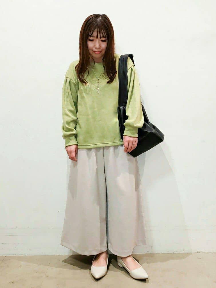 TSUCHIYAさんの「SHOO･LA･RUE｜【通勤/デイリー/セットアップ可】マルチに使える カットジョーゼット ワイドパンツ」を使ったコーディネート