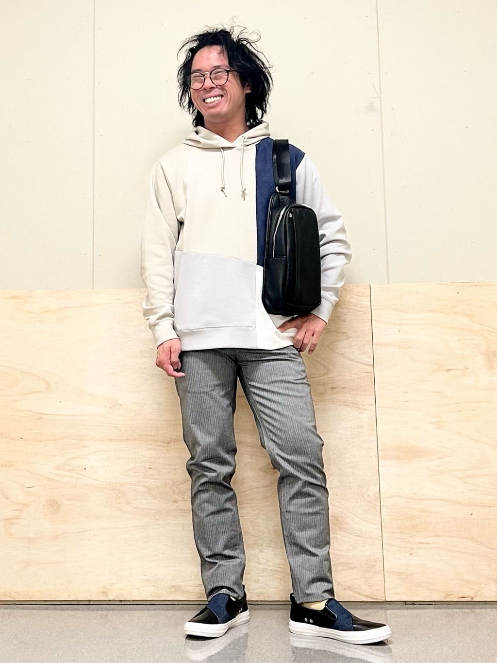 KENJI Iさんの「THE SHOP TK｜【オールシーズン穿ける！】7DAYSストレッチへリンボンパンツ　ON&hArr;OFF兼用」を使ったコーディネート