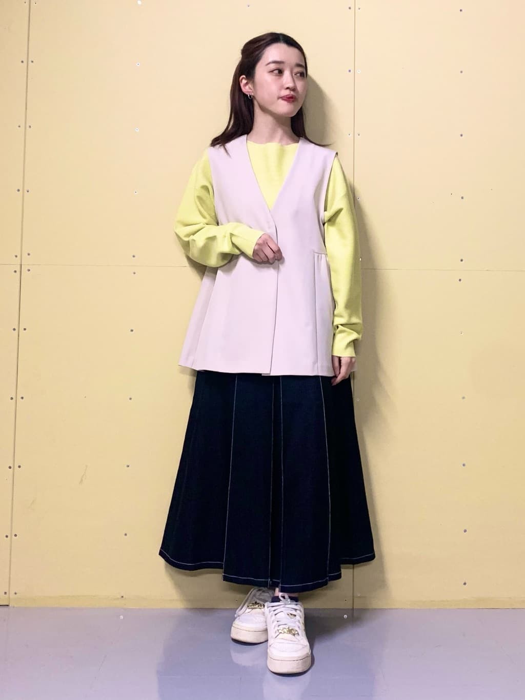 sahoさんの「THE SHOP TK｜シーズンレスで使える デニムタックスカート/洗える」を使ったコーディネート