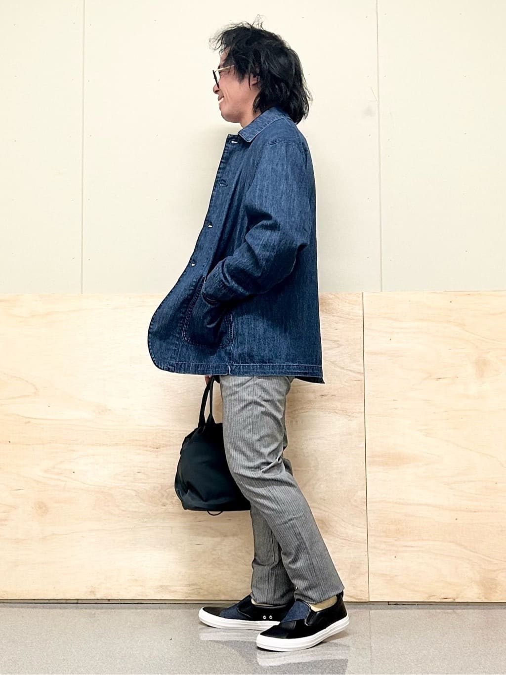 KENJI Iさんの「THE SHOP TK｜【オールシーズン穿ける！】7DAYSストレッチへリンボンパンツ　ON&hArr;OFF兼用」を使ったコーディネート