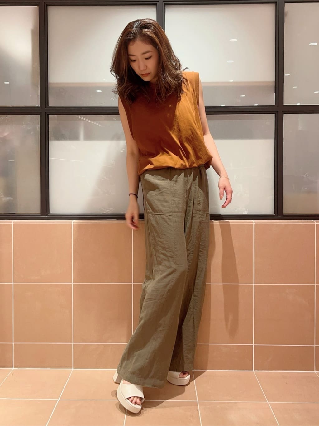 kaoriさんの「ESPERANZA｜Tストラップスクエアサンダル 24SS」を使ったコーディネート