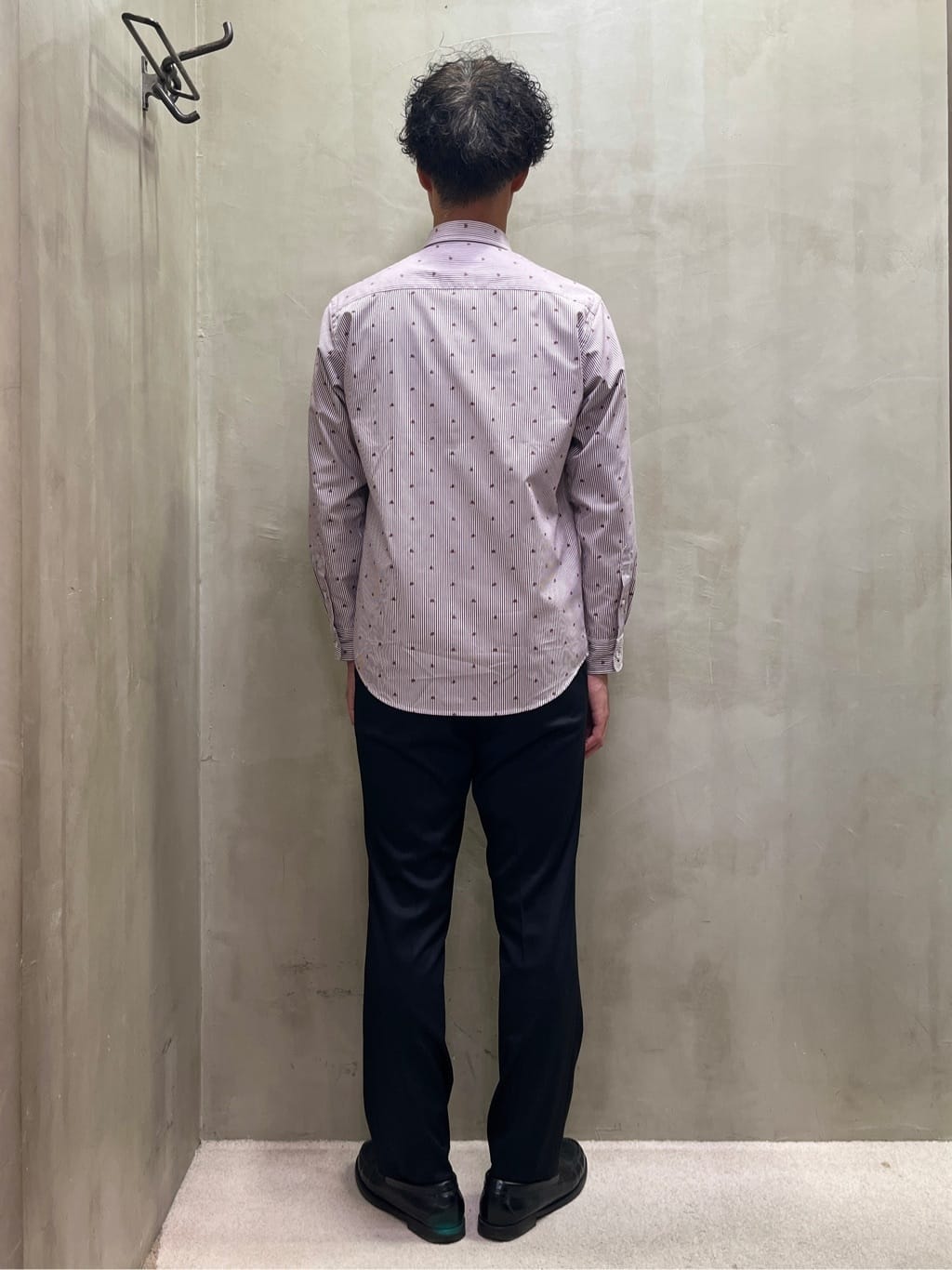 mutoさんの「TAKEO KIKUCHI｜ハットモチーフ ジャカード ストライプ シャツ」を使ったコーディネート