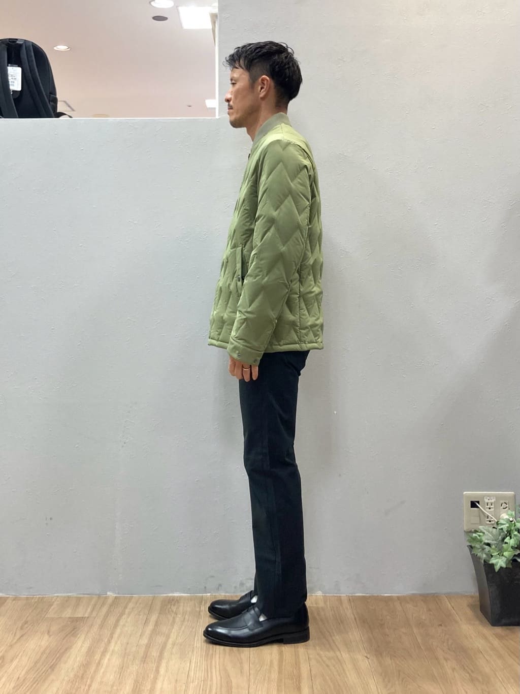 シュンさんの「TAKEO KIKUCHI｜【Made in JAPAN】播州織 ストレッチ パンツ」を使ったコーディネート