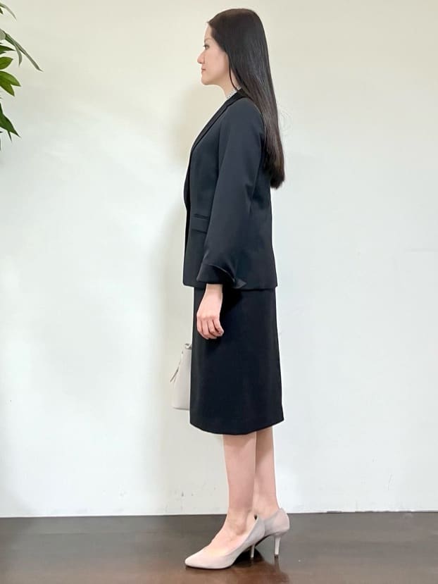 カレンさんの「UNTITLED｜【洗える通勤スーツ】レジェールギャバ ストレッチテーラードジャケット」を使ったコーディネート