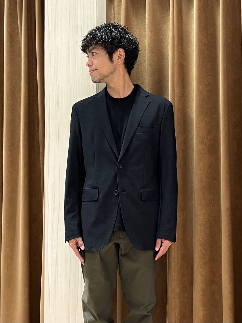 URAさんの「TAKEO KIKUCHI｜【全7サイズ&times;8色展開！】トップマルチヘリンボン パンツ」を使ったコーディネート