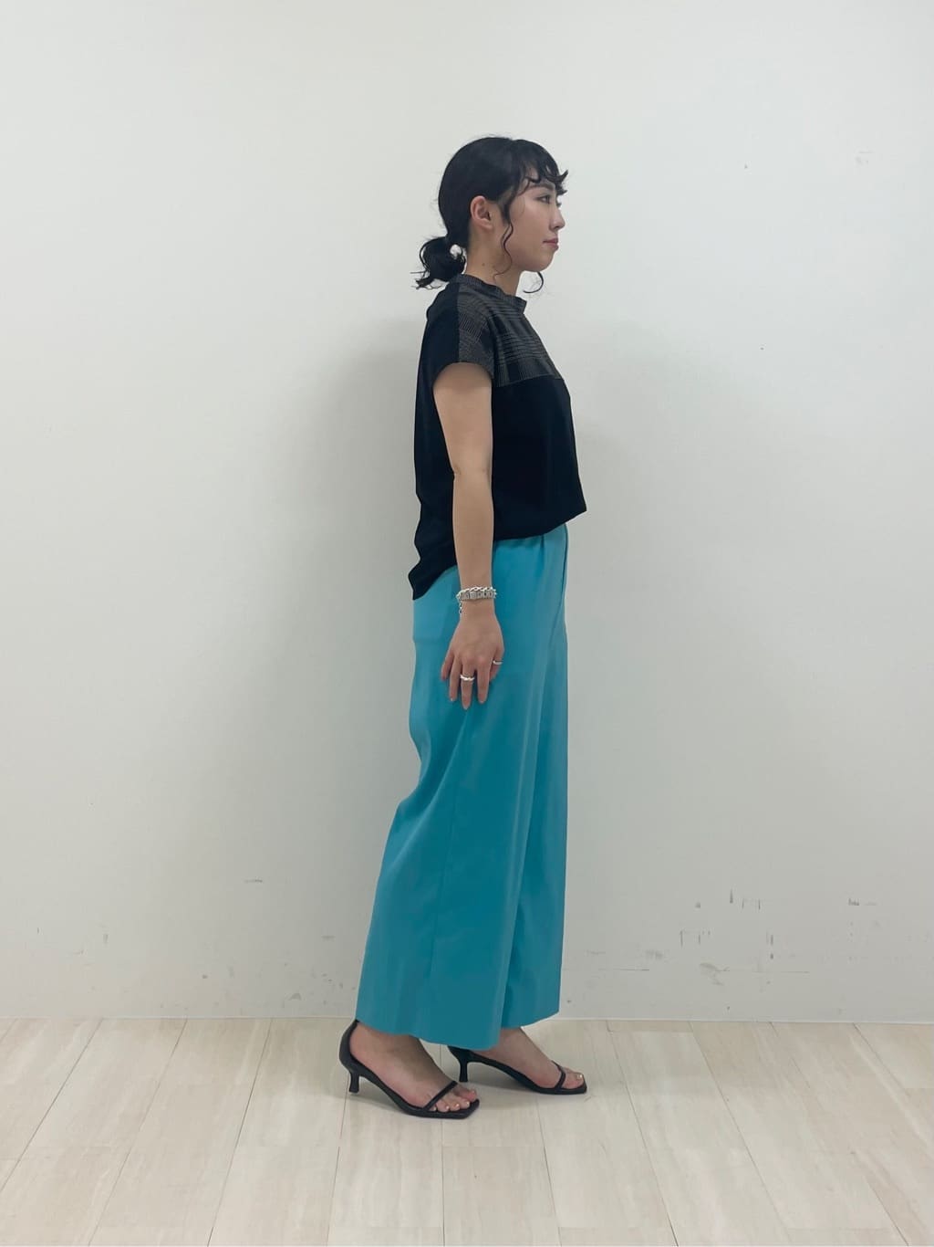 kanaさんの「INDIVI｜【褒められパンツ／洗える／ウエストゴム】ワイドタックパンツ」を使ったコーディネート
