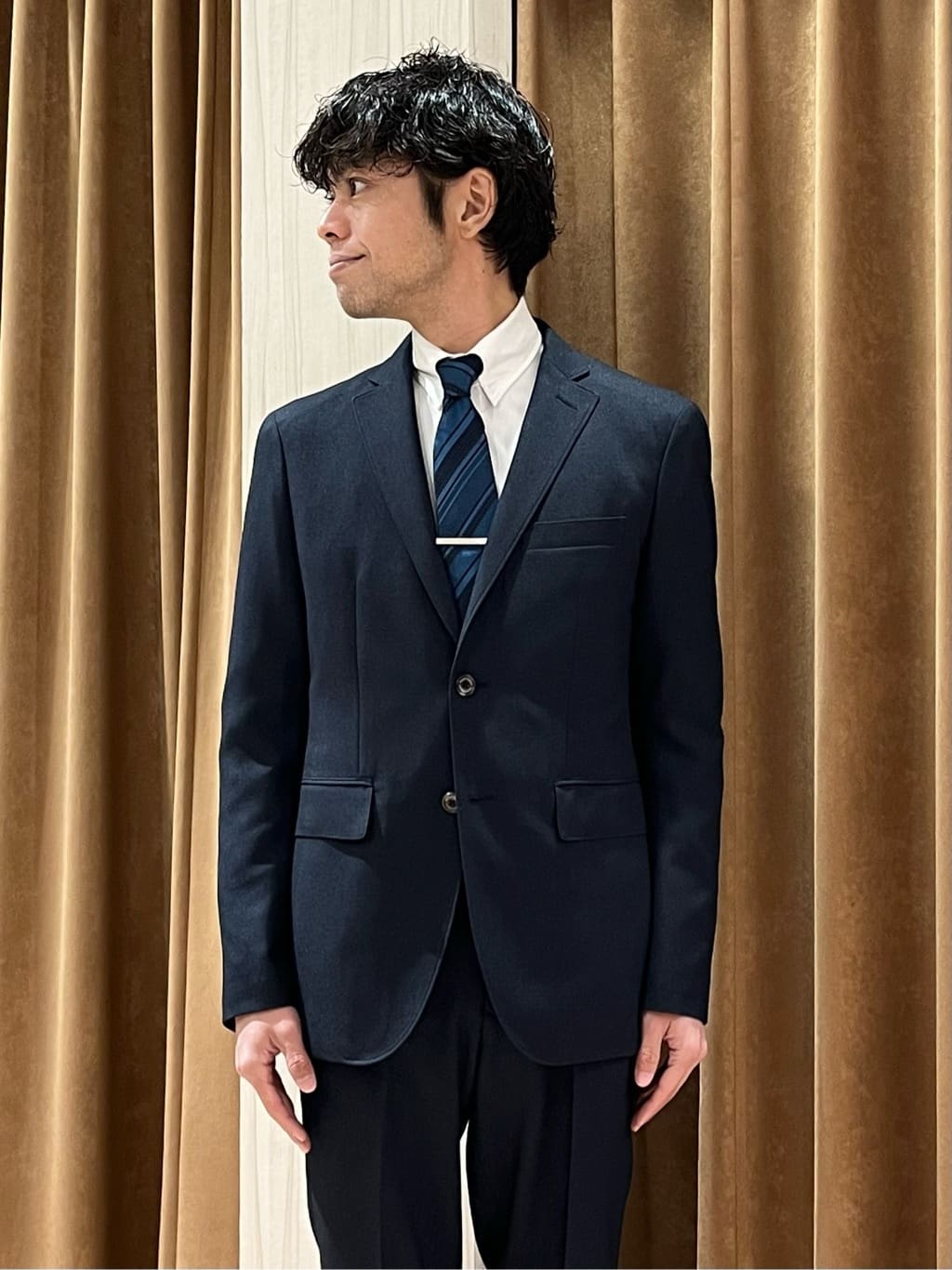 URAさんの「TAKEO KIKUCHI｜【ベストセラー/日本製】シャドーストライプ シルクネクタイ」を使ったコーディネート