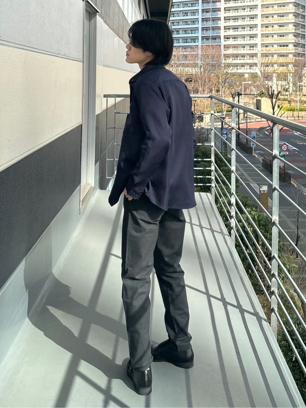 うらしーさんの「THE SHOP TK｜【オールシーズン穿ける！】7DAYSストレッチへリンボンパンツ　ON&hArr;OFF兼用」を使ったコーディネート