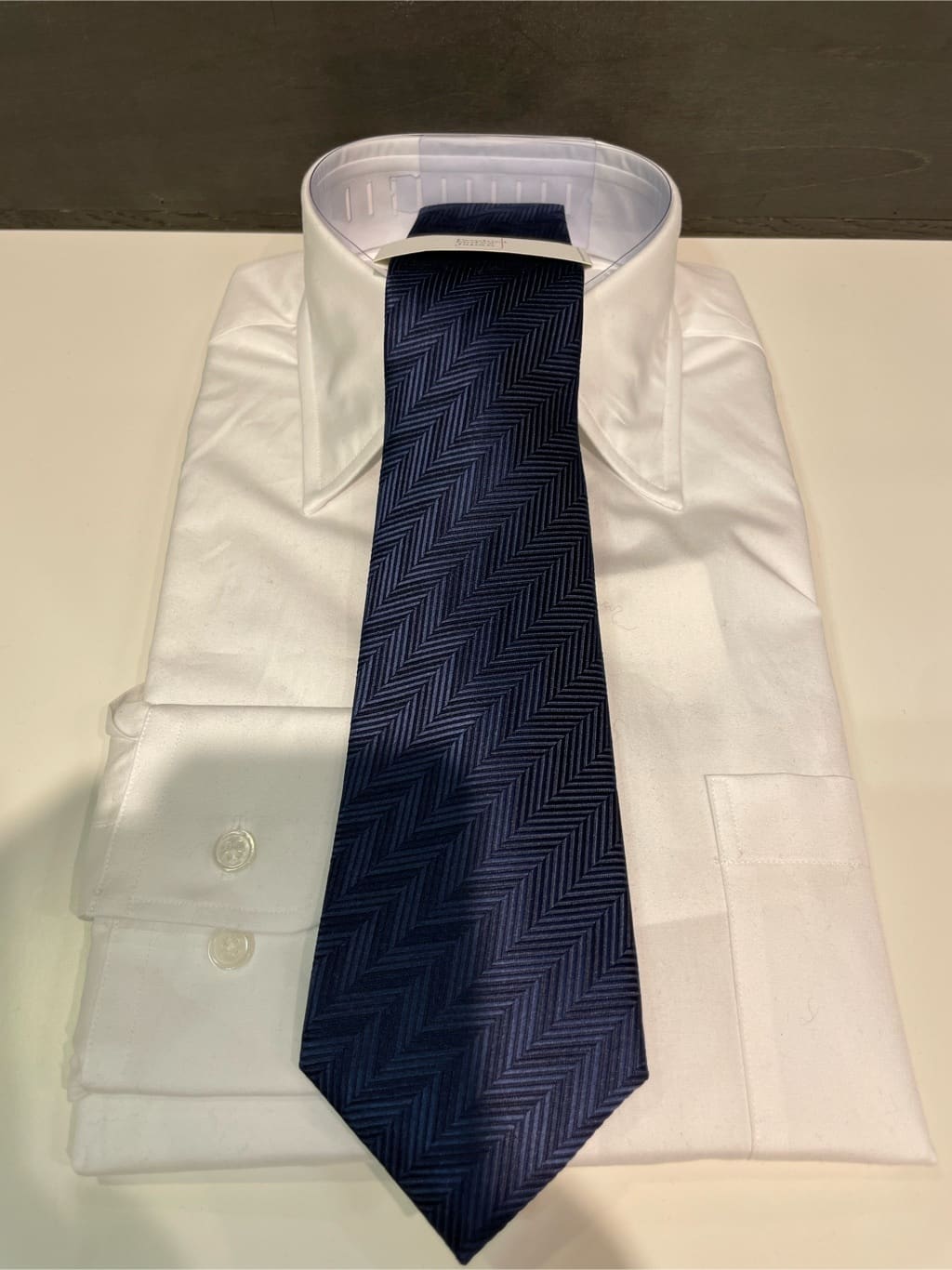 すずきさんの「TAKEO KIKUCHI｜【Made in JAPAN】矢絣（やがすり）シルクネクタイ」を使ったコーディネート