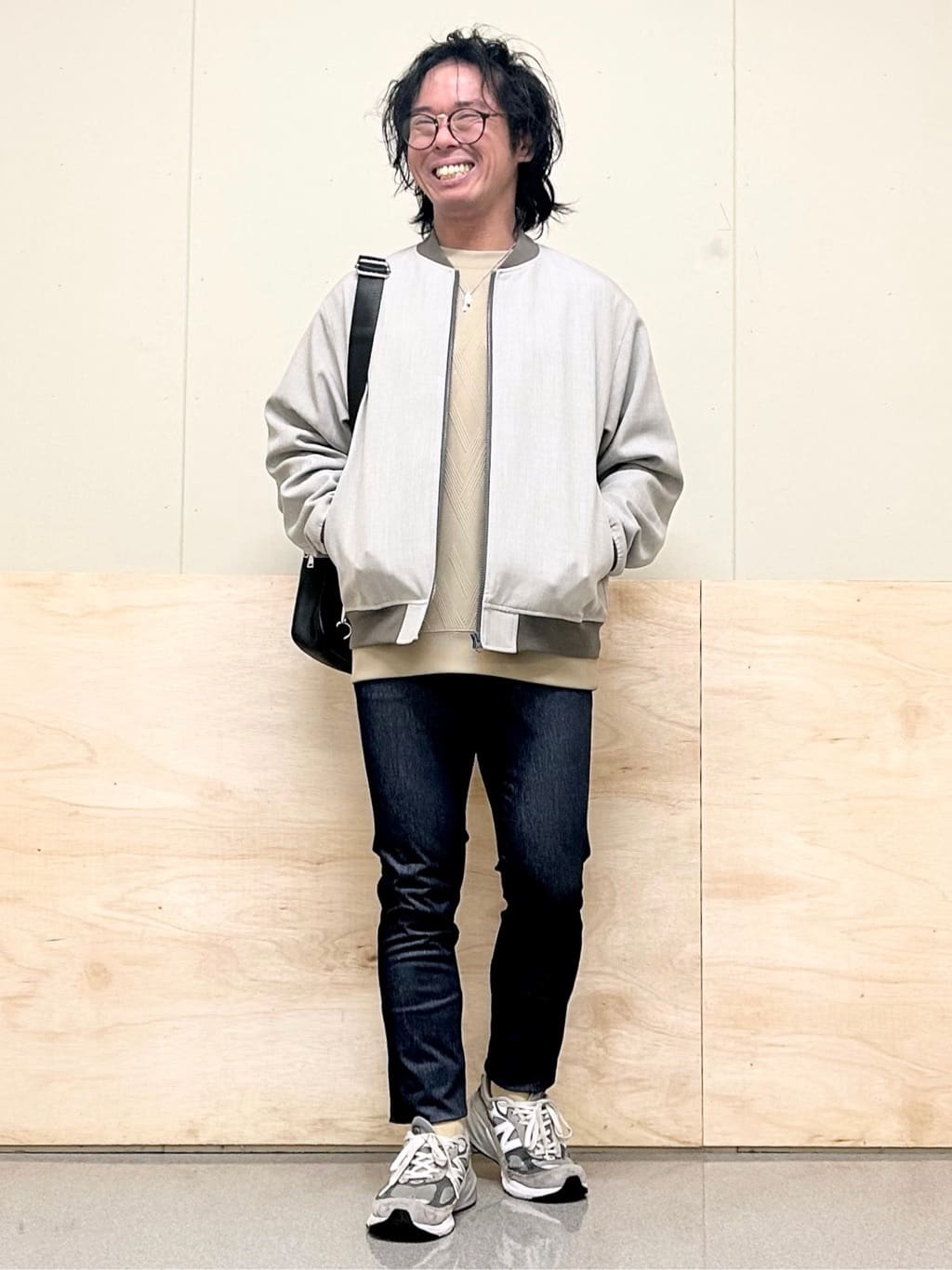 KENJI Iさんの「THE SHOP TK｜【ご好評につき再入荷！！】サフィアーノ切替えボディバック」を使ったコーディネート