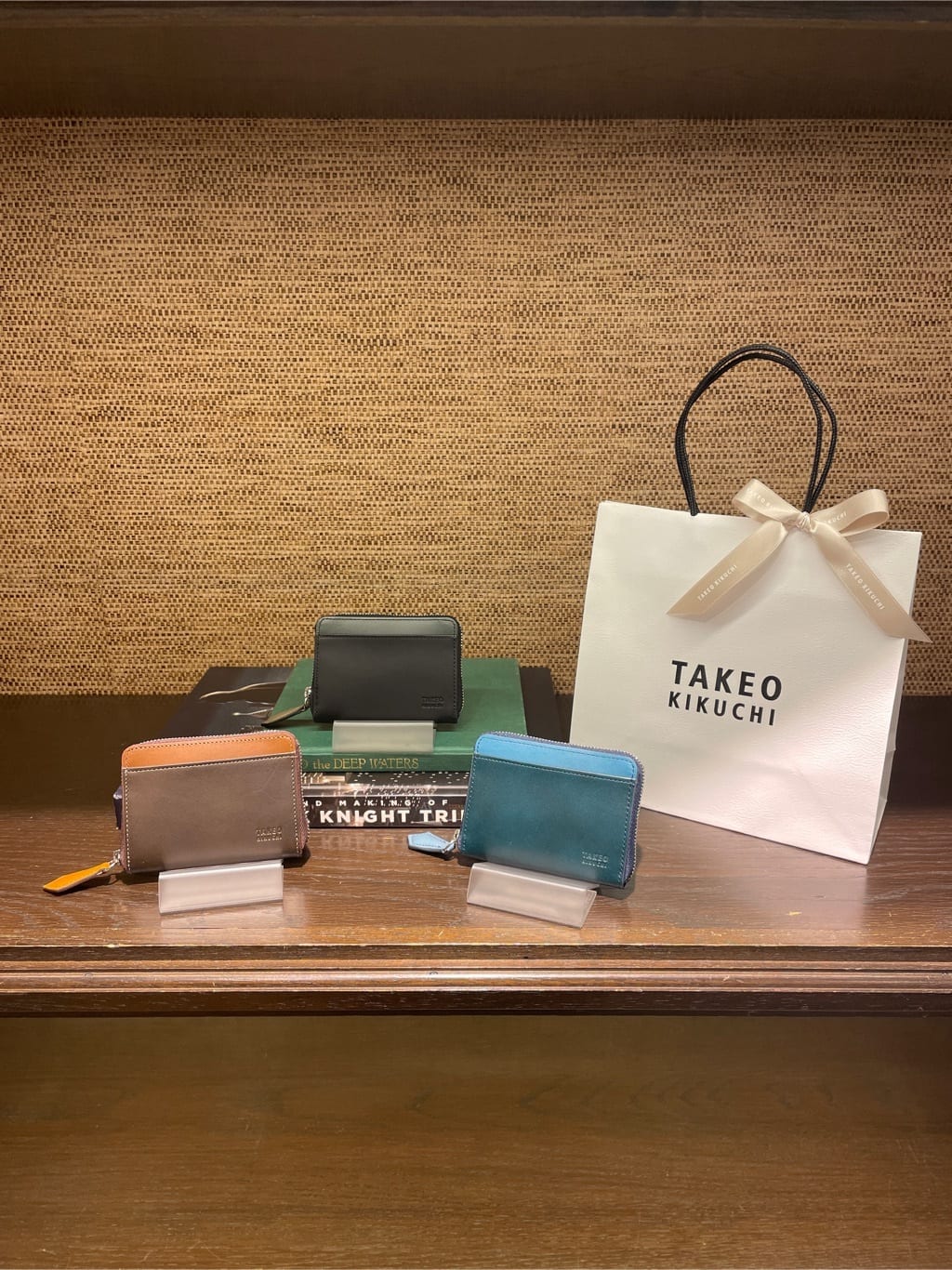 maaさんの「TAKEO KIKUCHI｜アンティーク調レザー 2つ折り長財布」を使ったコーディネート