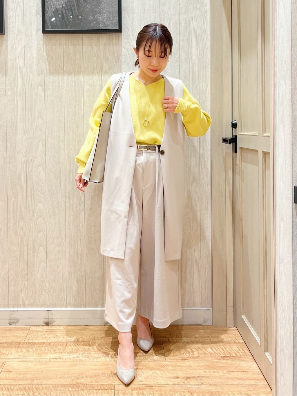 shirayuuuさんの「SHOO･LA･RUE｜【通勤/デイリー/セットアップ可】マルチに使える カットジョーゼット ワイドパンツ」を使ったコーディネート