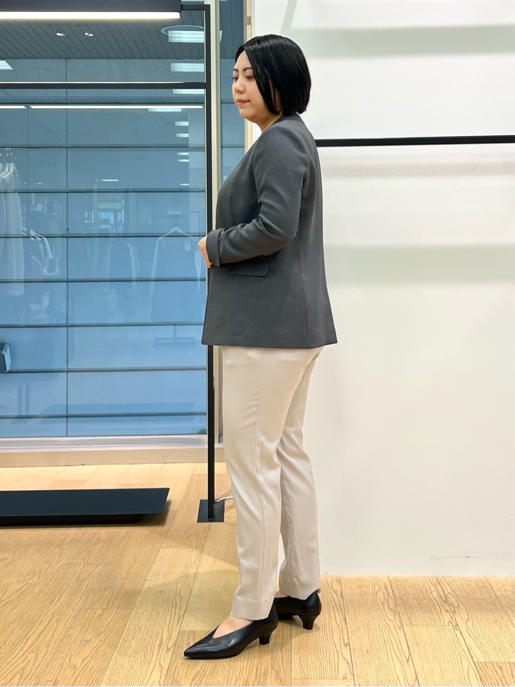 shimaさんの「INDIVI｜【洗える/通勤/UV/吸水速乾】Vネックブラウス」を使ったコーディネート