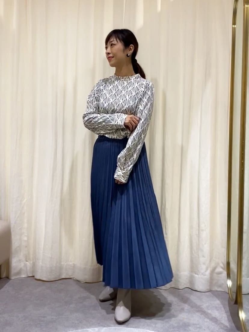 𝑹𝑶𝑴𝑰さんの「INDIVI｜」を使ったコーディネート