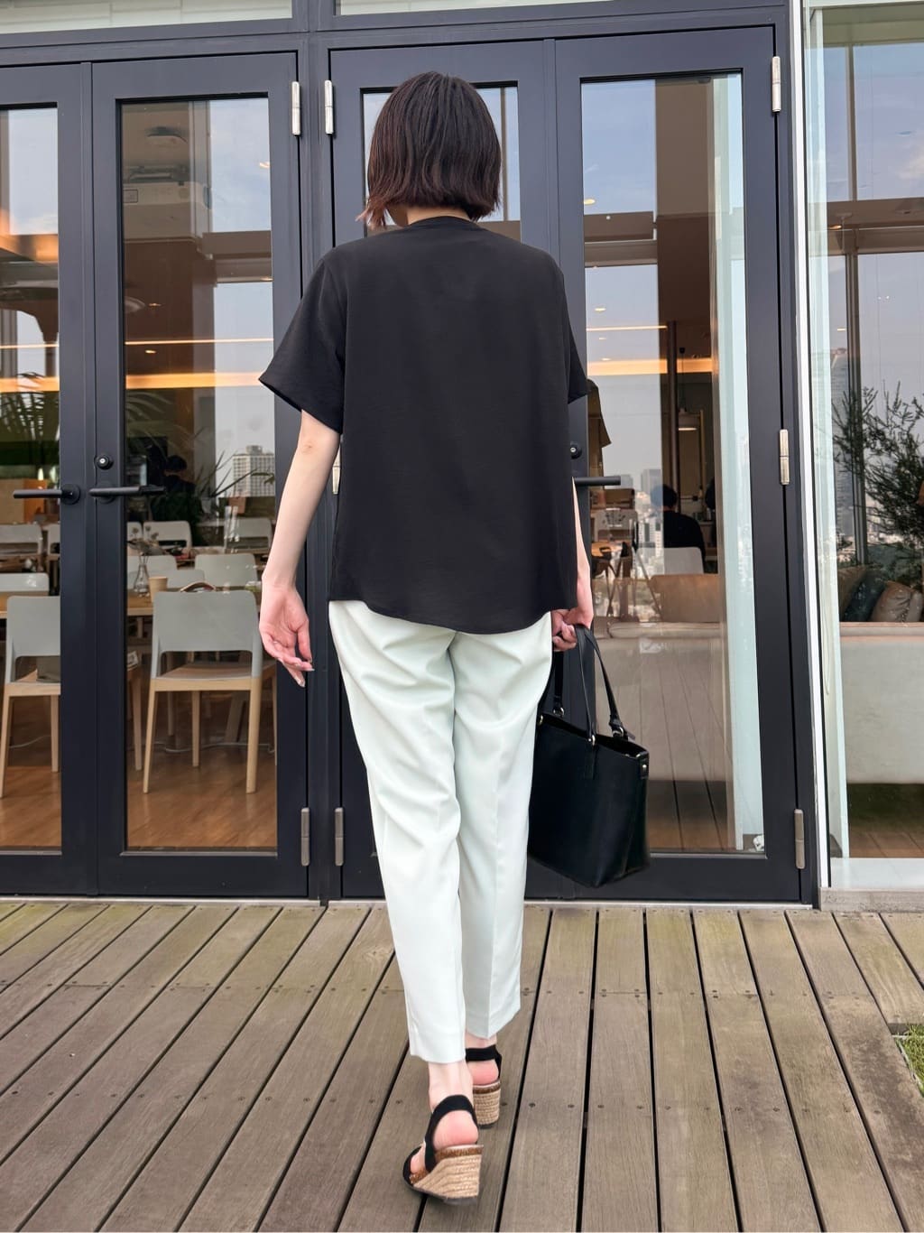 𝐜𝐡𝐢𝐤𝐚さんの「SHOO･LA･RUE｜【洗える/SS-3L】すっきりキレイにかっこよく 大人のテーパードパンツ」を使ったコーディネート