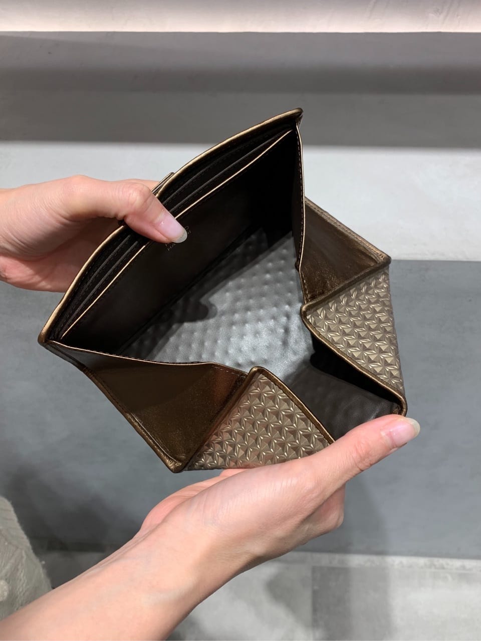 Kさんの「HIROKO HAYASHI｜CARATI（カラーティ）長財布ミニ」を使ったコーディネート