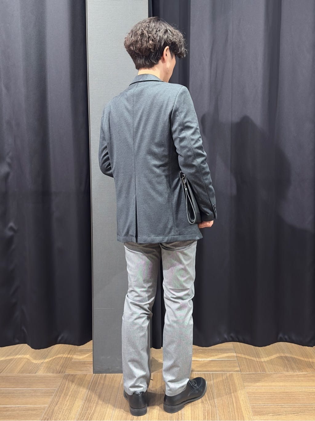 tomoyaさんの「THE SHOP TK｜【オールシーズン穿ける！】7DAYSストレッチへリンボンパンツ　ON&hArr;OFF兼用」を使ったコーディネート