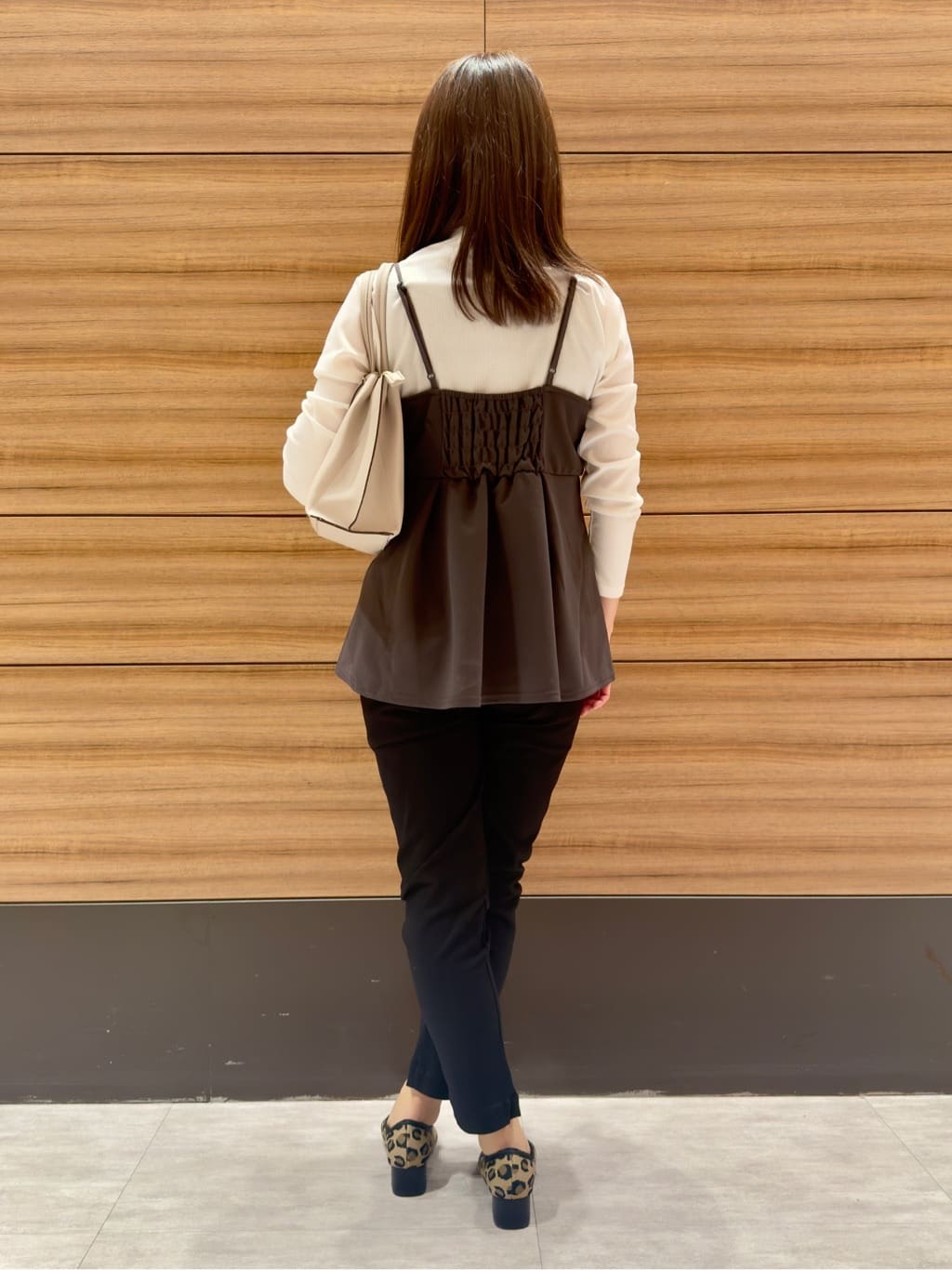 𝐂𝐡𝐢𝐢 &hearts;(ちー)さんの「SHOO･LA･RUE｜【SS-3L/無理せずスリム】 ぐんぐん伸びる イージーテーパードパンツ」を使ったコーディネート