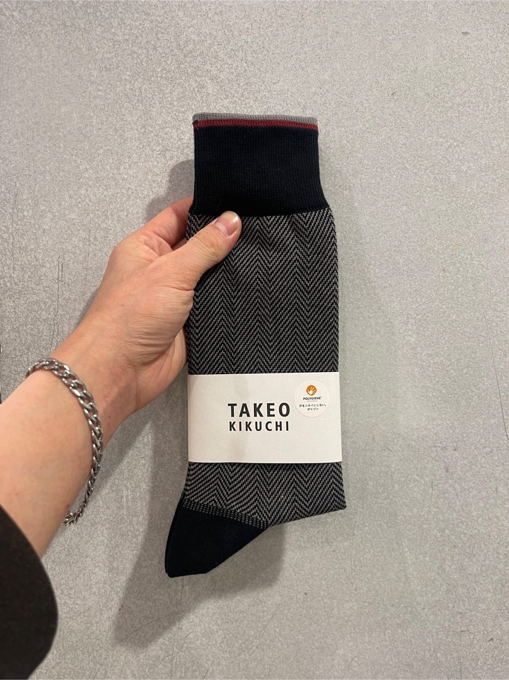 松村泰輔さんの「TAKEO KIKUCHI｜【抗菌防臭/日本製】ヘリンボン ドレスソックス」を使ったコーディネート