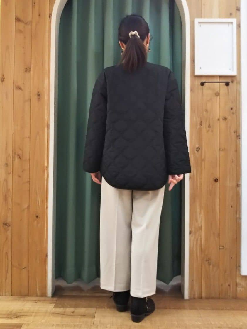 ショーコラさんの「SHOO･LA･RUE｜◆【S-LL/撥水】さっと羽織れる 大人が着たい キルトジャケット」を使ったコーディネート