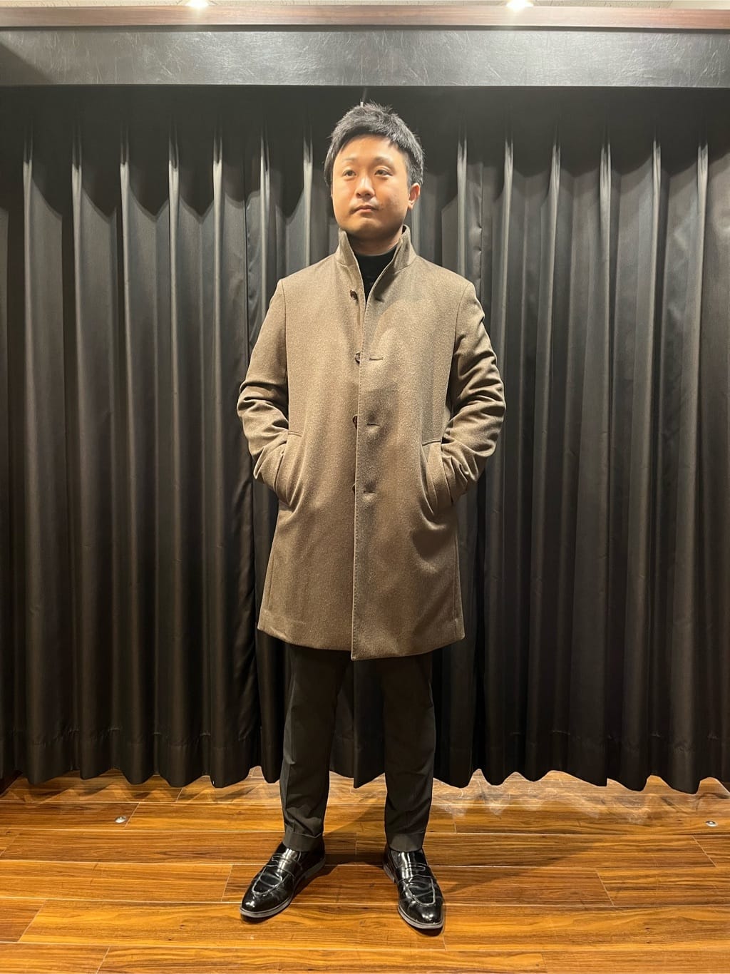 野口武さんの「TAKEO KIKUCHI｜【ウールカシミヤブレンド】ビーバー調 スタンドカラー コート」を使ったコーディネート