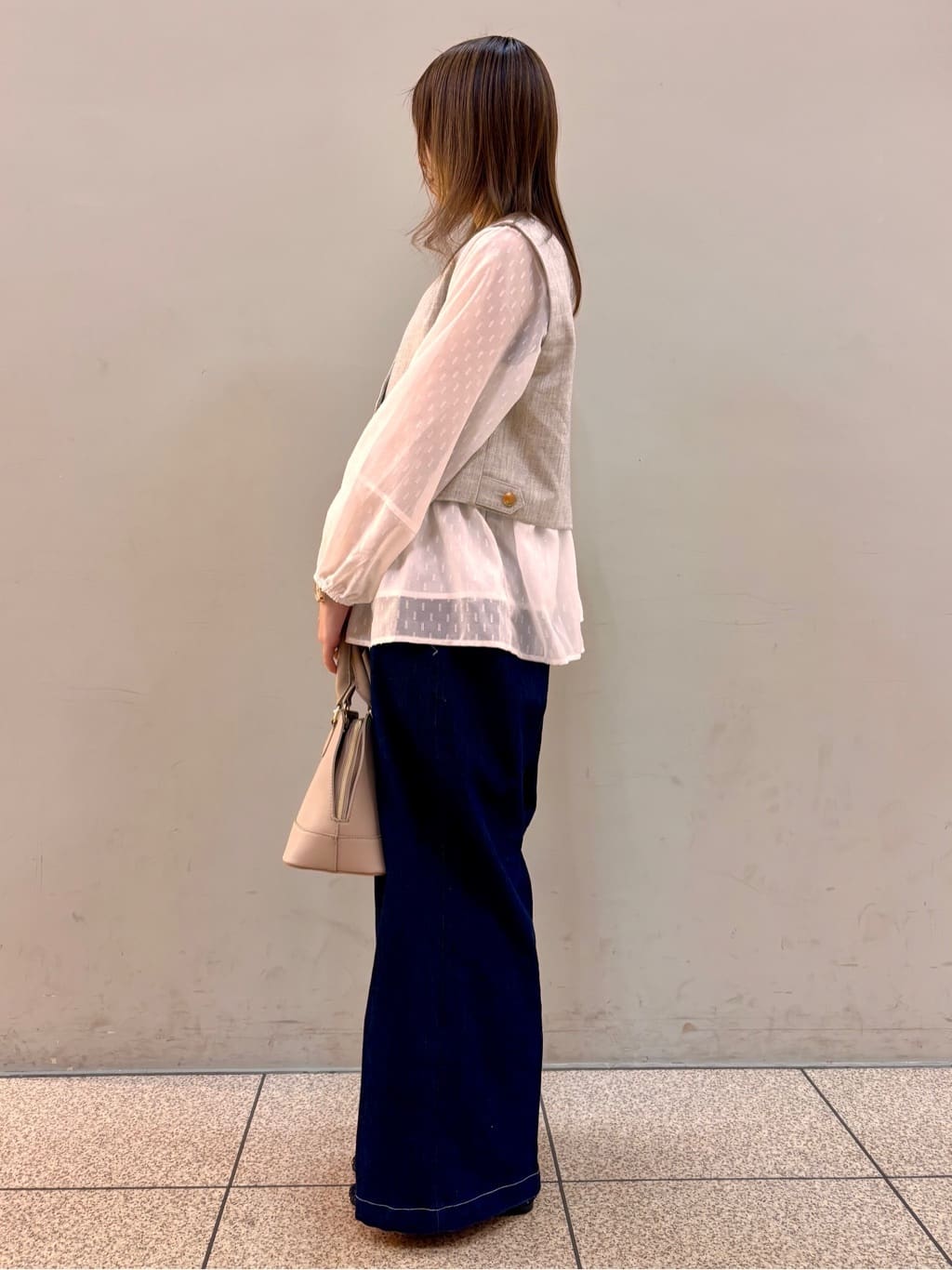 HaNeさんの「THE SHOP TK｜◆【セットアップ可／ONOFF活躍】カルゼショートジレ／洗える」を使ったコーディネート