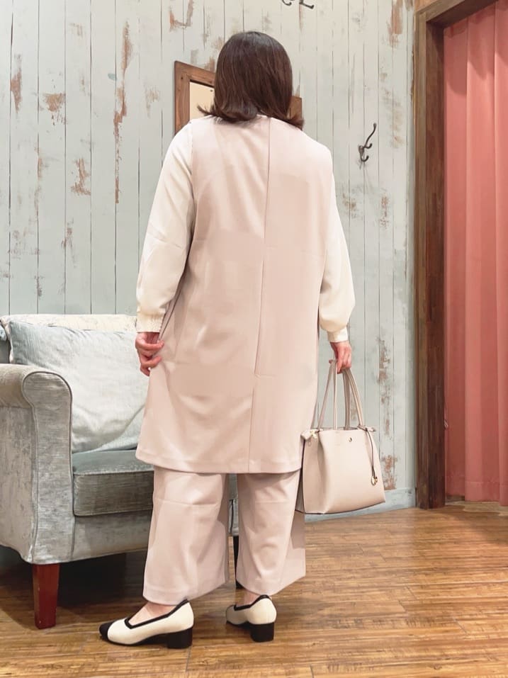 kitaさんの「SHOO･LA･RUE｜【通勤/デイリー/セットアップ可】マルチに使える カットジョーゼット ワイドパンツ」を使ったコーディネート