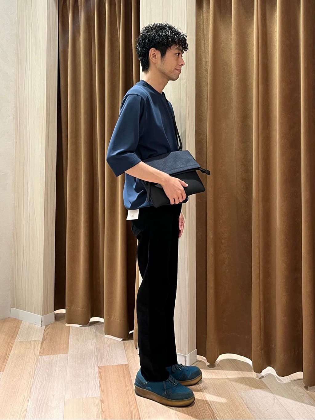URAさんの「TAKEO KIKUCHI｜【Sサイズ～】ストレッチ デニム パンツ」を使ったコーディネート