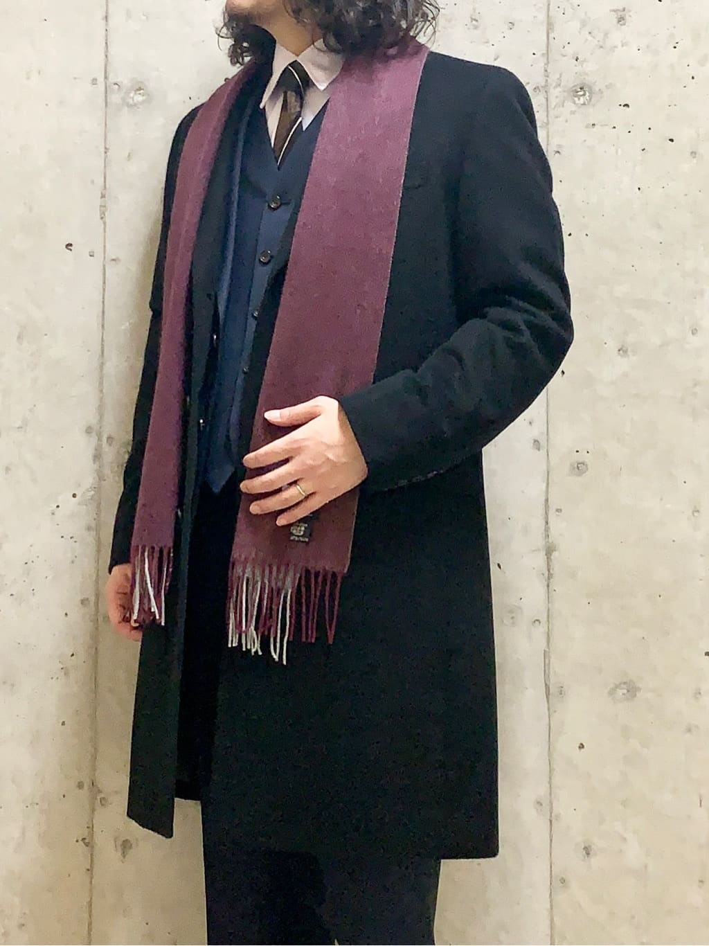 木村剛さんの「TAKEO KIKUCHI｜【Three by Three】シャイニーシャークピンヘッド スーツ/3ピース対応可」を使ったコーディネート