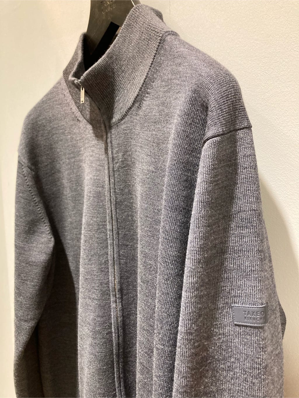 シュンさんの「TAKEO KIKUCHI｜【DOWN FABRIC】ダウンファブリック スタンドカラーブルゾン」を使ったコーディネート