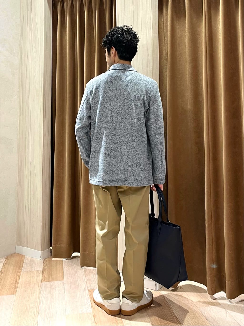 URAさんの「TAKEO KIKUCHI｜【オフィスカジュアル対応】ドレス チノパンツ」を使ったコーディネート