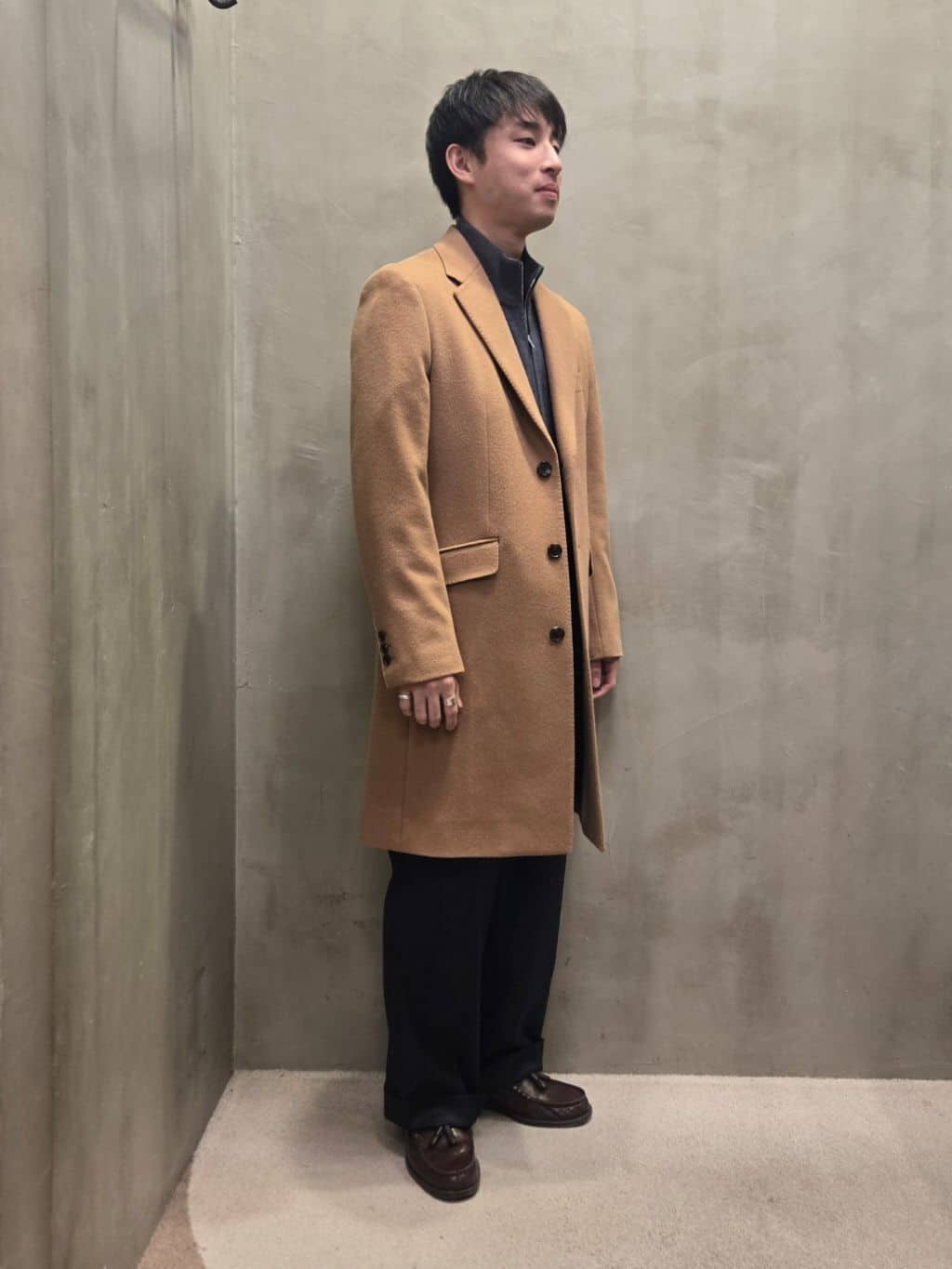 白木駆さんの「TAKEO KIKUCHI｜ウールカシミヤブレンド チェスターコート」を使ったコーディネート