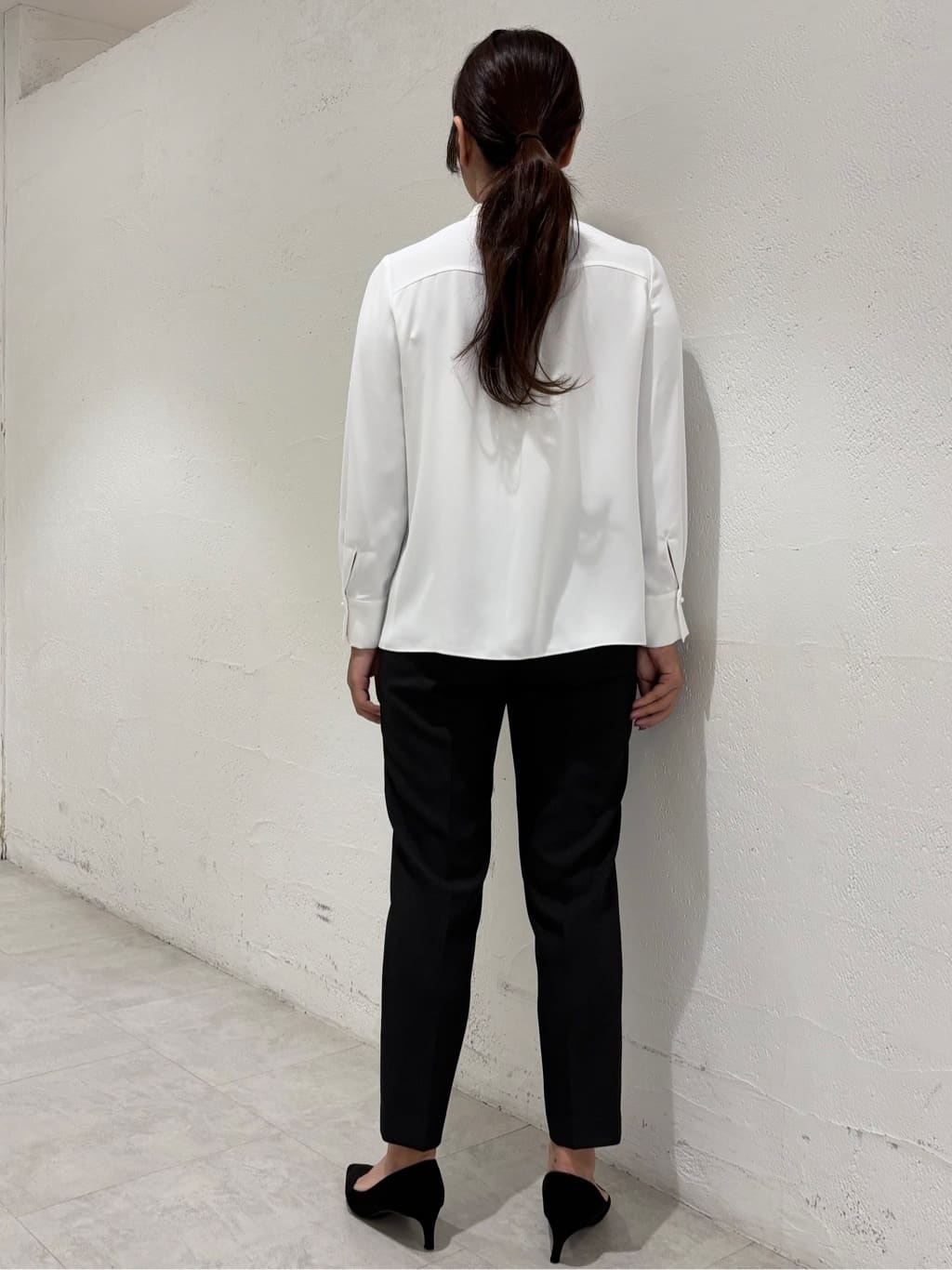 mikaさんの「UNTITLED｜【洗える通勤スーツ】レジェールギャバ ストレッチテーパードパンツ」を使ったコーディネート