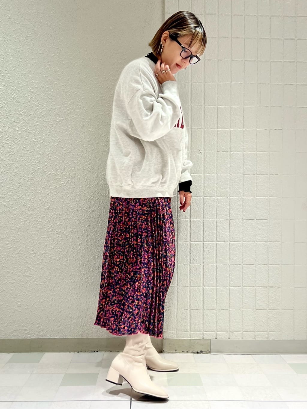 TAKAさんの「ESPERANZA｜スクエアトゥロングブーツ【ロングセラー／歩きやすい／ローヒール／ストレッチ／サイドジップ／着脱簡単／」を使ったコーディネート