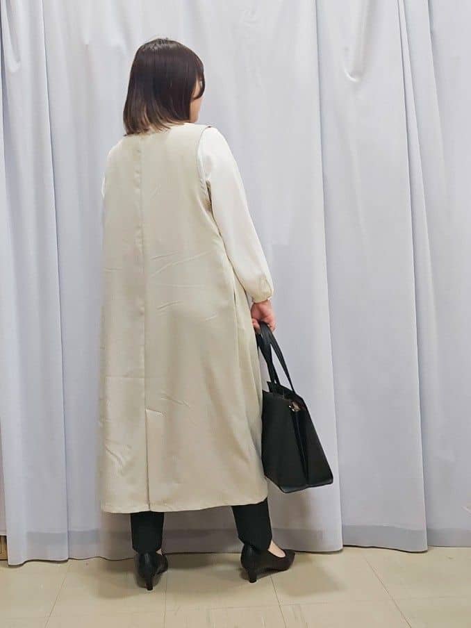 かなさんの「SHOO･LA･RUE｜◆【洗える/S-3L/セットアップ可】セレモニーや通勤に カットジョーゼットテーパードパンツ」を使ったコーディネート