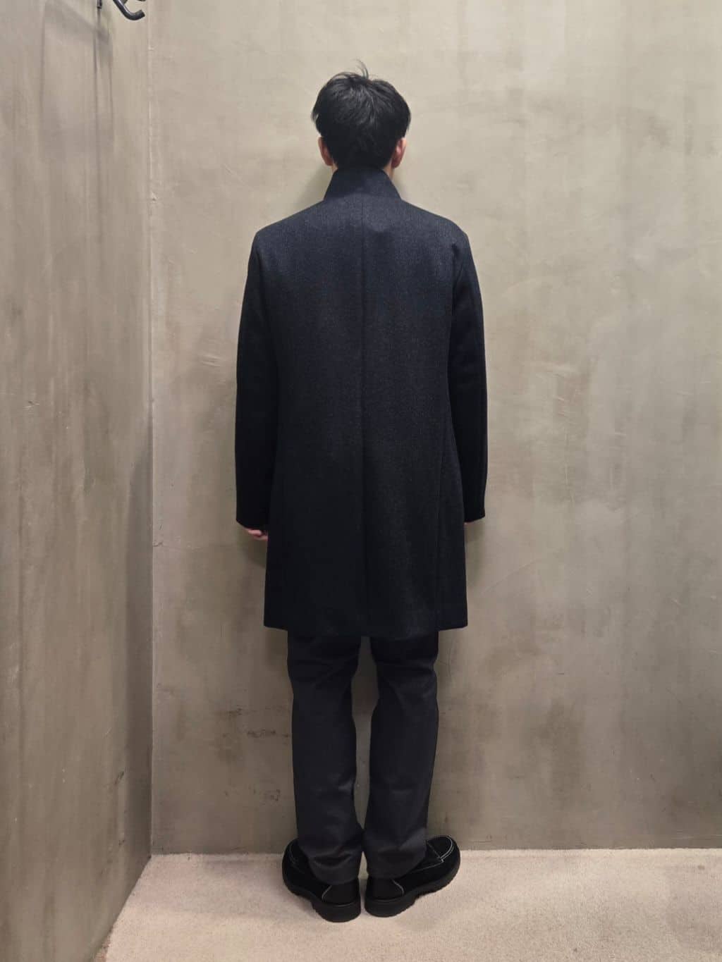 白木駆さんの「TAKEO KIKUCHI｜ハットモチーフ ジャカード ストライプ シャツ」を使ったコーディネート
