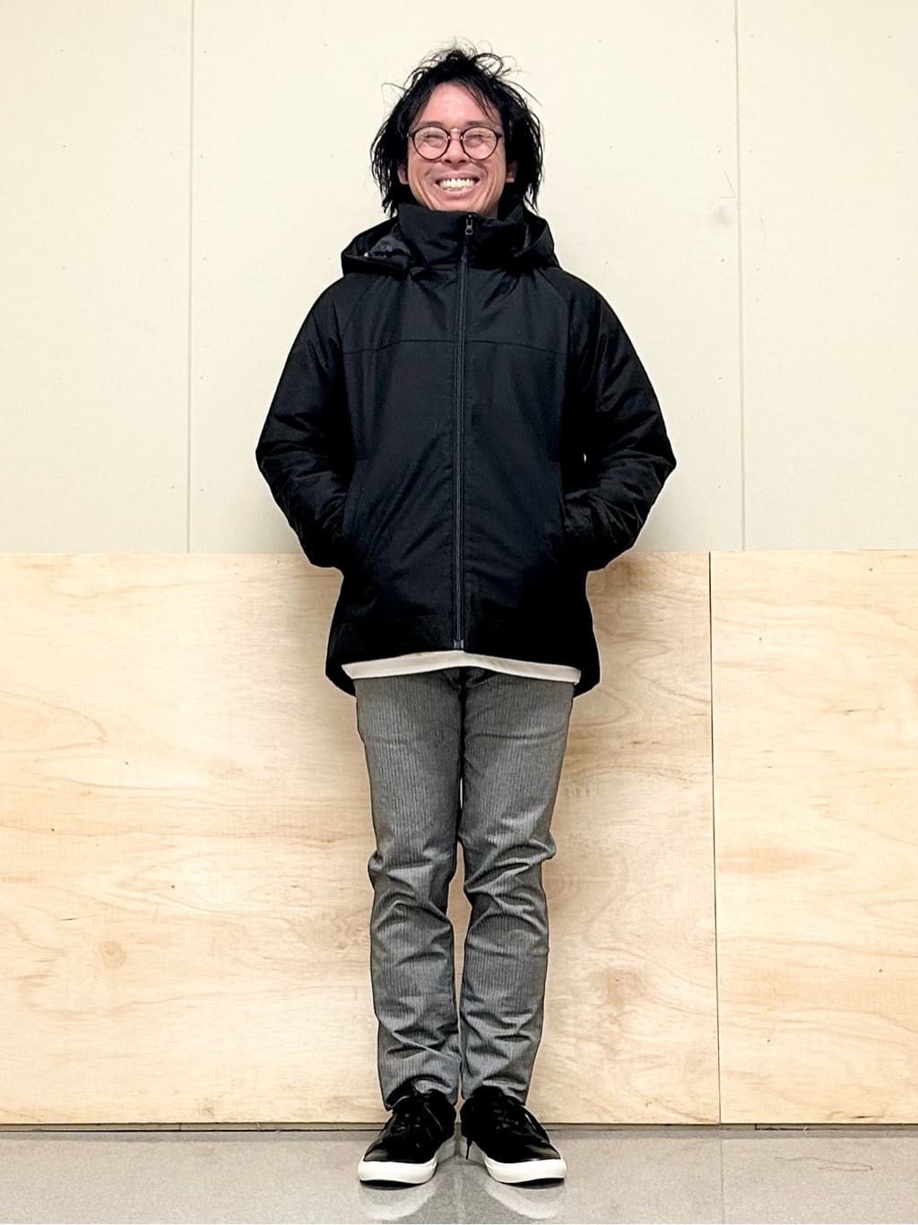 KENJI Iさんの「THE SHOP TK｜【オールシーズン穿ける！】7DAYSストレッチへリンボンパンツ　ON&hArr;OFF兼用」を使ったコーディネート