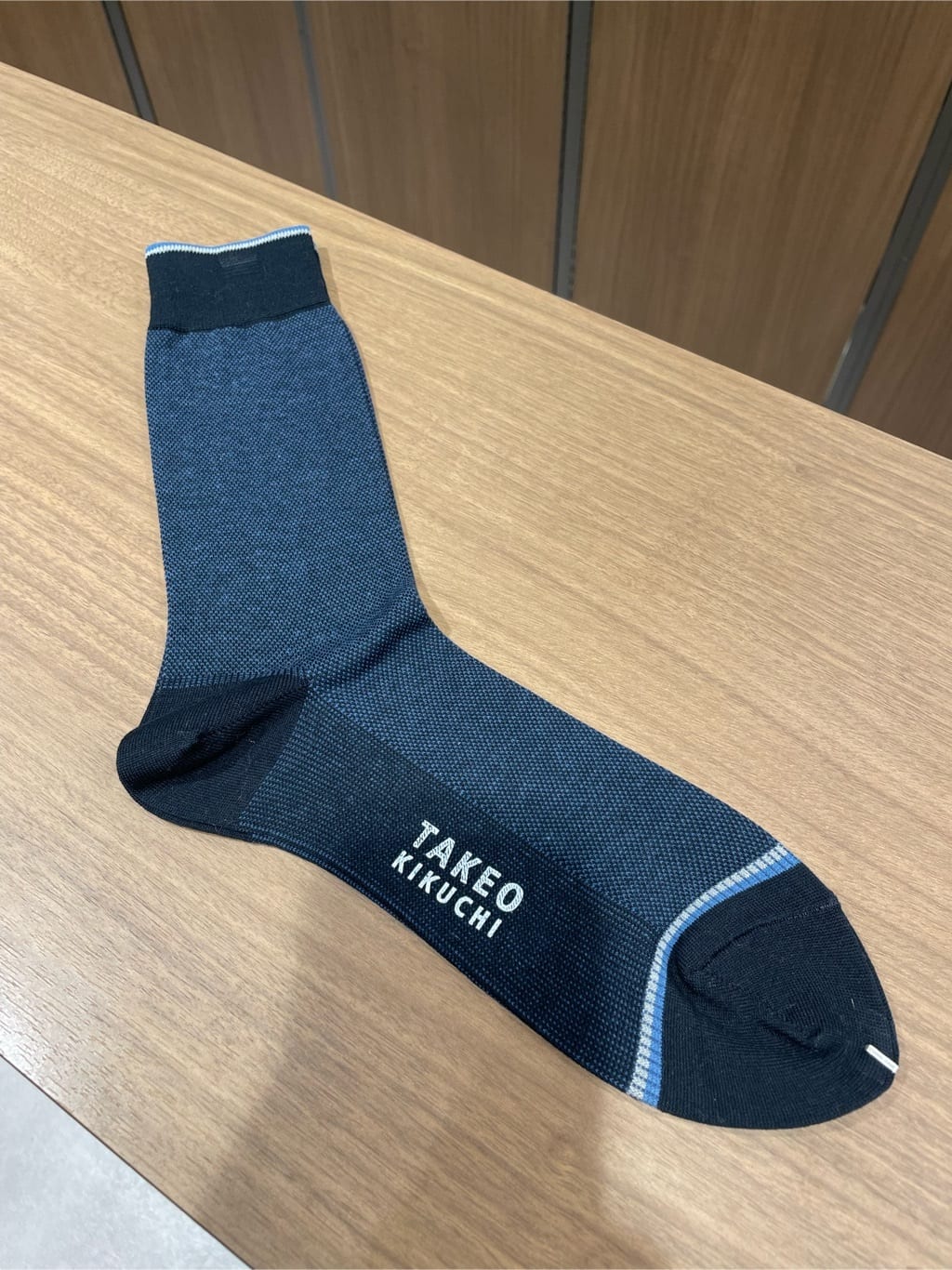 コウノ モトヤさんの「TAKEO KIKUCHI｜【抗菌防臭/日本製】バーズアイ ドレスソックス」を使ったコーディネート