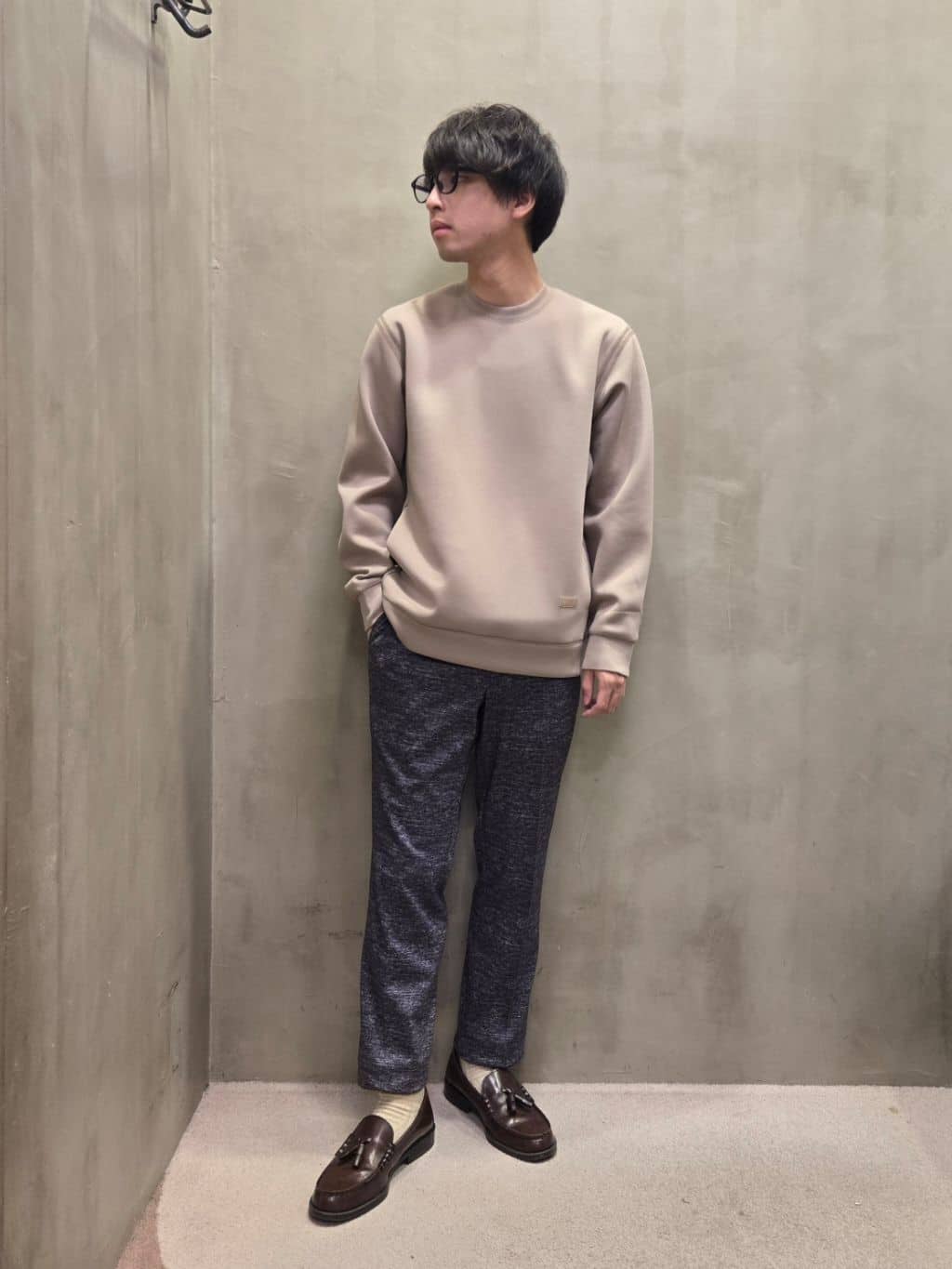 白木駆さんの「TAKEO KIKUCHI｜【ONOFF対応】TRダブルニット ストレッチパンツ」を使ったコーディネート