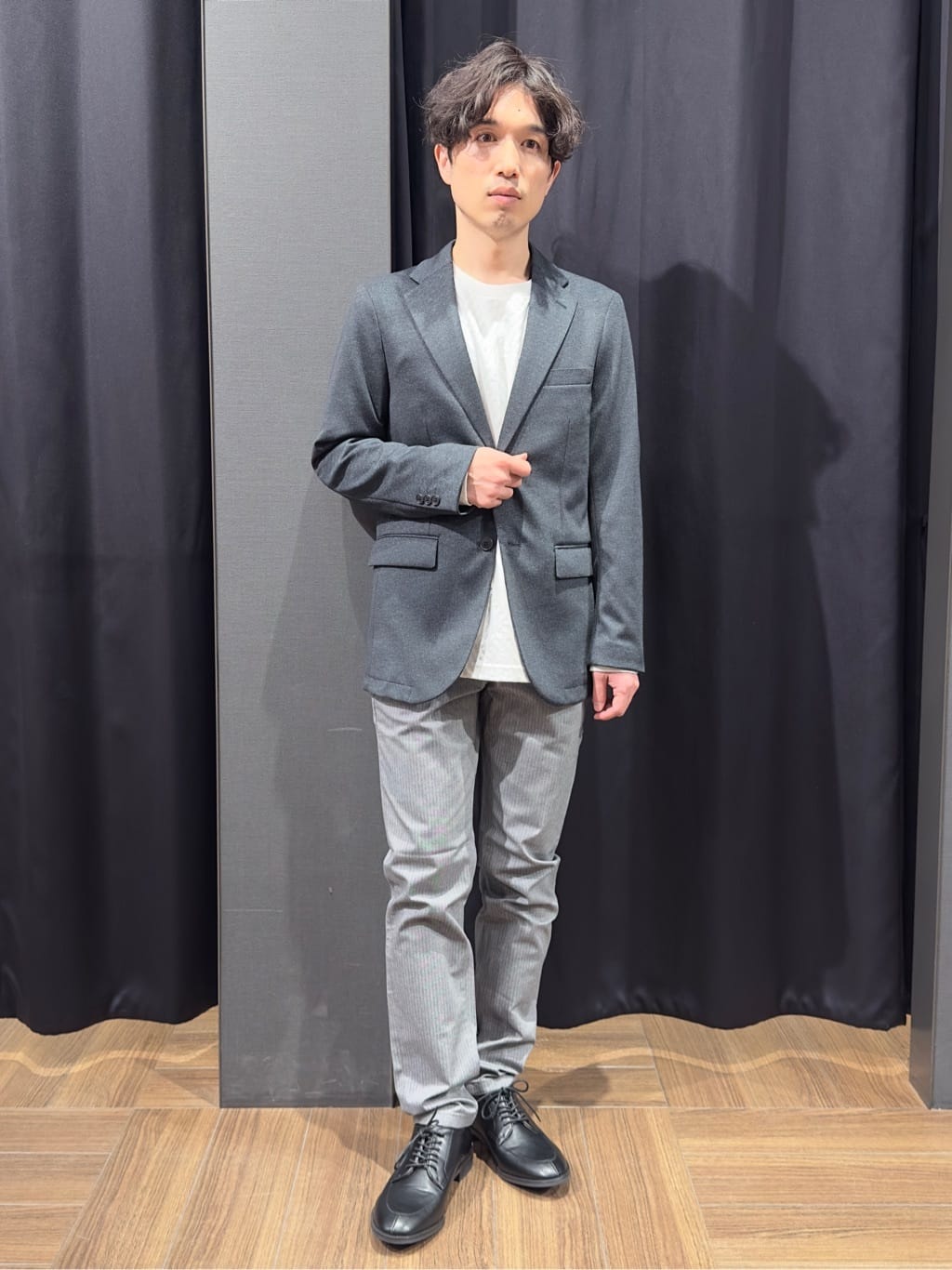 tomoyaさんの「THE SHOP TK｜【オールシーズン穿ける！】7DAYSストレッチへリンボンパンツ　ON&hArr;OFF兼用」を使ったコーディネート