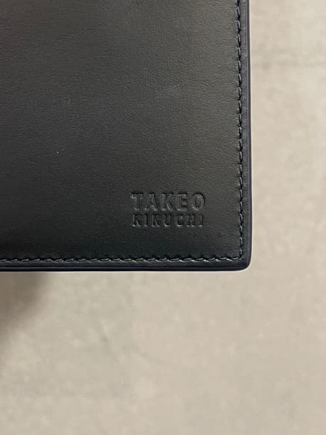 松村泰輔さんの「TAKEO KIKUCHI｜アンティーク調レザー 2つ折り長財布」を使ったコーディネート
