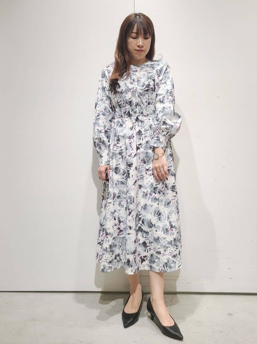 hmさんの「OPAQUE.CLIP｜◆ぼかしフラワープリントワンピース【洗濯機洗い可】」を使ったコーディネート