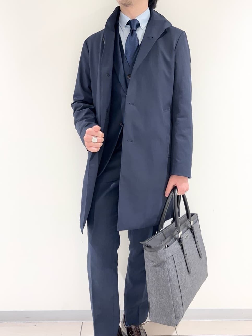 及川さんの「TAKEO KIKUCHI｜【Three by Three】シャイニーシャークピンヘッド スーツ/3ピース対応可」を使ったコーディネート